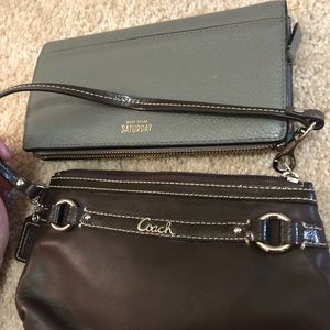 Wallet/wristlet bubble
